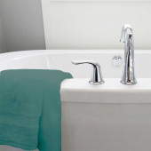 Drap de bain 70x140 cm 100%  coton posé sur baignoire vert sauge